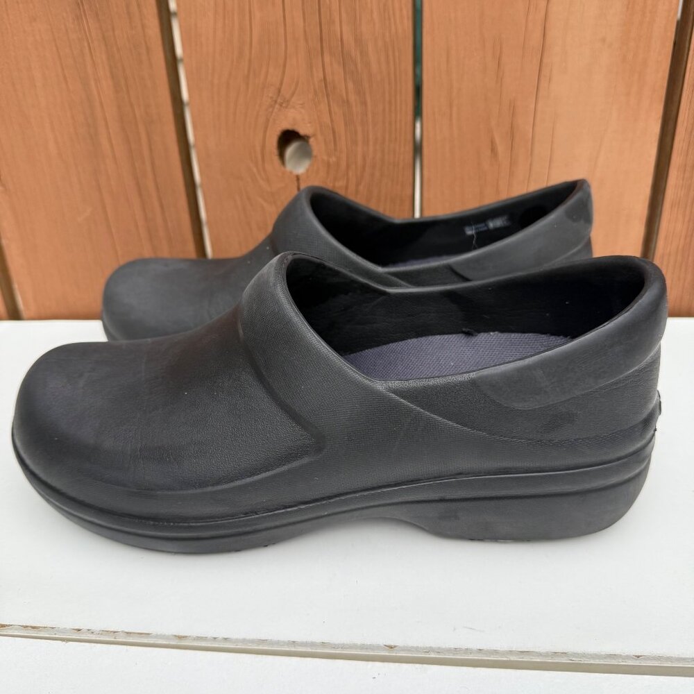Crocs Bistro Black Slip Resistant Clogs W10